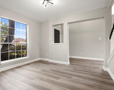 2406 Pinpoint Drive - Photo Thumbnail 6