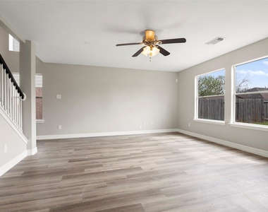 2406 Pinpoint Drive - Photo Thumbnail 8