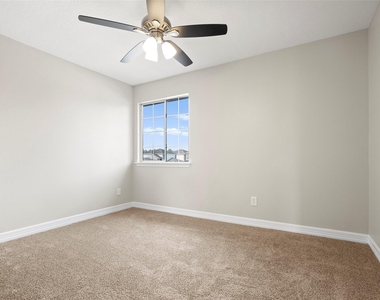 2406 Pinpoint Drive - Photo Thumbnail 21