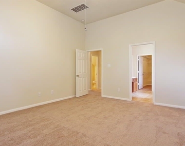 8922 Sailing Drive - Photo Thumbnail 9