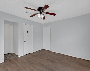 5759 Easthampton Drive - Photo Thumbnail 7