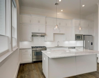 1211 Hickory Street - Photo Thumbnail 4