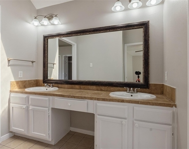 11454 W Travelers Way Circle - Photo Thumbnail 16