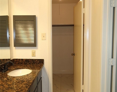 17122 Coachmaker Drive - Photo Thumbnail 16