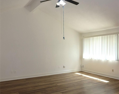 17122 Coachmaker Drive - Photo Thumbnail 4