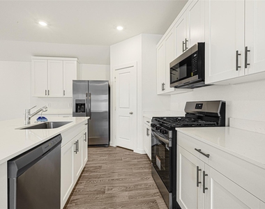 1015 Blue Stone Drive - Photo Thumbnail 15