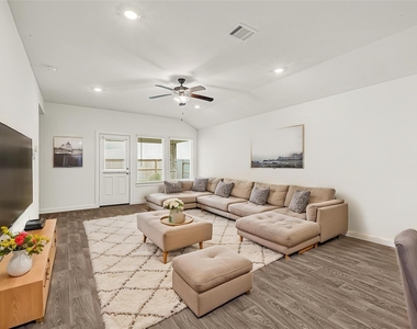 1015 Blue Stone Drive - Photo Thumbnail 3