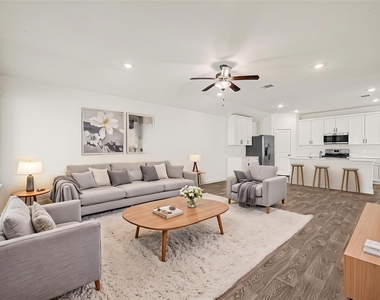 1015 Blue Stone Drive - Photo Thumbnail 2