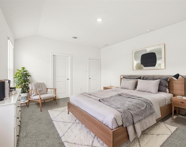 1015 Blue Stone Drive - Photo Thumbnail 5