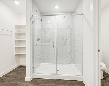 1015 Blue Stone Drive - Photo Thumbnail 6