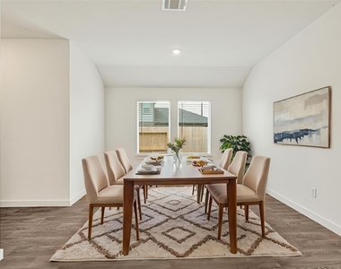 1015 Blue Stone Drive - Photo Thumbnail 4