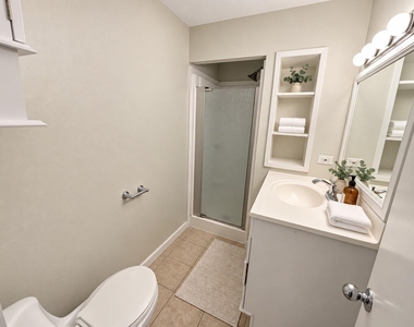 5004 Mellon Street - Photo Thumbnail 2