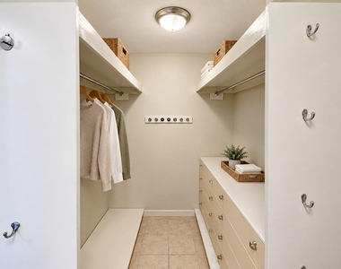 5004 Mellon Street - Photo Thumbnail 3