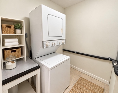 5004 Mellon Street - Photo Thumbnail 8