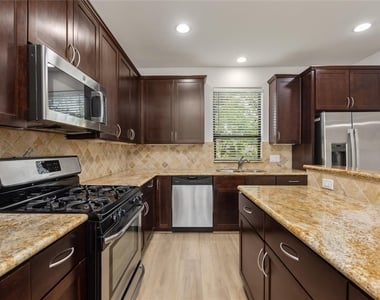 2311 Mcilhenny Street - Photo Thumbnail 2