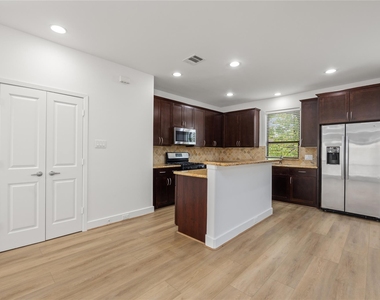 2311 Mcilhenny Street - Photo Thumbnail 1
