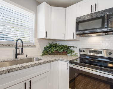 707 Hamon Drive - Photo Thumbnail 3