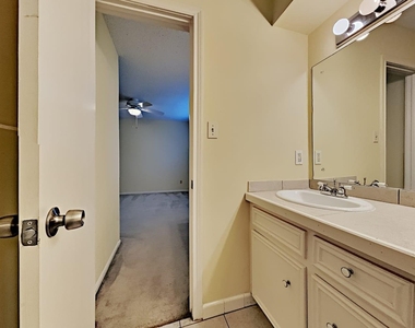 5910 Theall Road - Photo Thumbnail 20