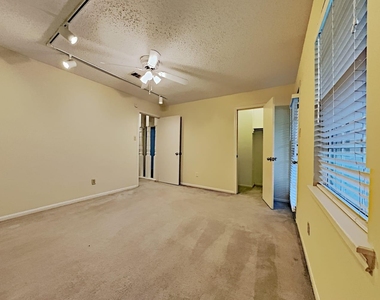 5910 Theall Road - Photo Thumbnail 16