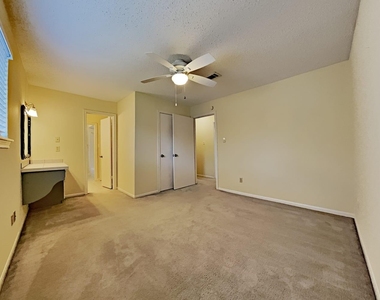5910 Theall Road - Photo Thumbnail 17