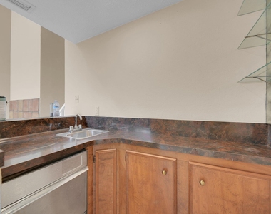 2109 Nantucket Drive - Photo Thumbnail 15