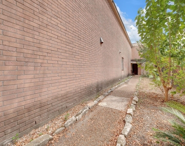 2109 Nantucket Drive - Photo Thumbnail 30