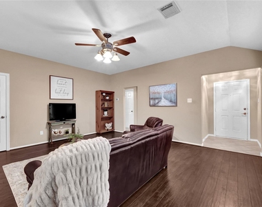 2411 Colonial Springs Lane - Photo Thumbnail 7