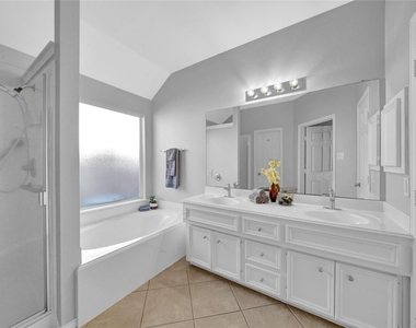 2411 Colonial Springs Lane - Photo Thumbnail 10