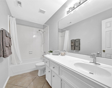 2411 Colonial Springs Lane - Photo Thumbnail 14