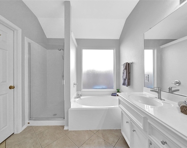 2411 Colonial Springs Lane - Photo Thumbnail 11