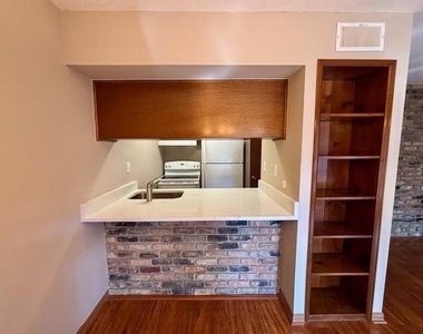 2201 Fountain View Drive - Photo Thumbnail 2