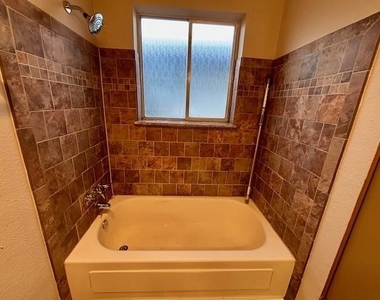 2201 Fountain View Drive - Photo Thumbnail 9