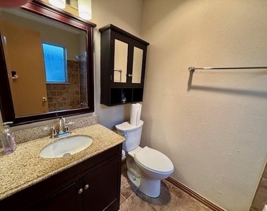 2201 Fountain View Drive - Photo Thumbnail 8