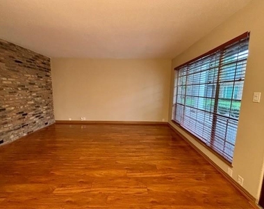 2201 Fountain View Drive - Photo Thumbnail 5