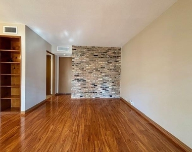 2201 Fountain View Drive - Photo Thumbnail 6
