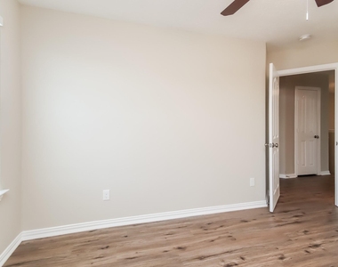 2702 Shearwater Bend Drive - Photo Thumbnail 12