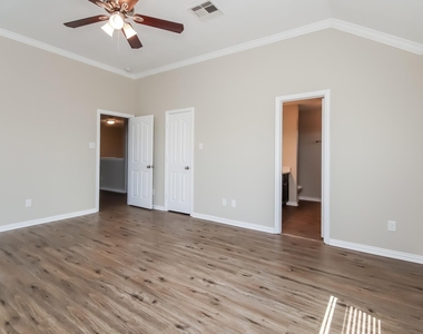 2702 Shearwater Bend Drive - Photo Thumbnail 9
