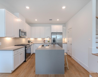 7613 Victory Reserve Street - Photo Thumbnail 31