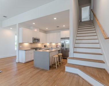 7613 Victory Reserve Street - Photo Thumbnail 26