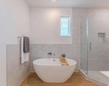 7613 Victory Reserve Street - Photo Thumbnail 13