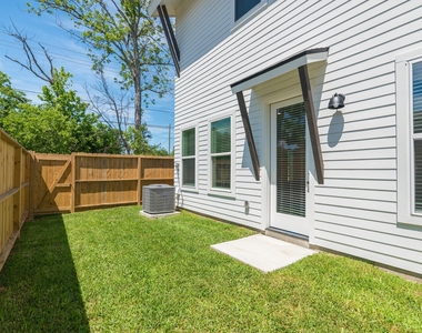 7613 Victory Reserve Street - Photo Thumbnail 37