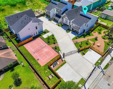 7613 Victory Reserve Street - Photo Thumbnail 1