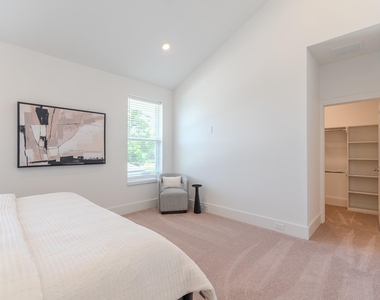 7613 Victory Reserve Street - Photo Thumbnail 22