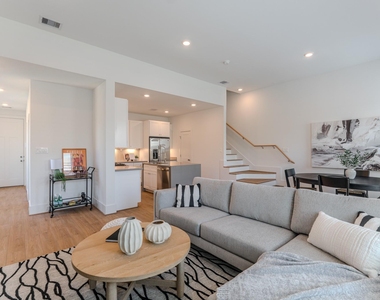 7613 Victory Reserve Street - Photo Thumbnail 33
