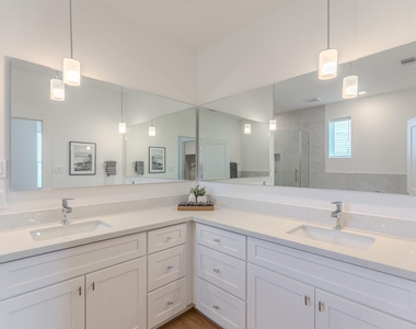 7613 Victory Reserve Street - Photo Thumbnail 12