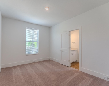 7613 Victory Reserve Street - Photo Thumbnail 20