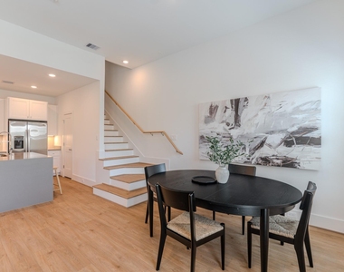 7613 Victory Reserve Street - Photo Thumbnail 27