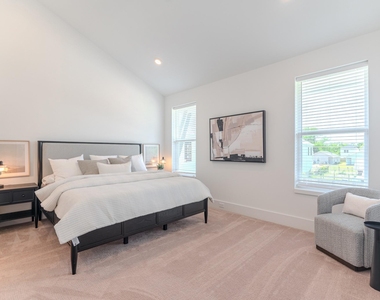 7613 Victory Reserve Street - Photo Thumbnail 9