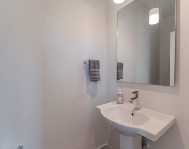 7613 Victory Reserve Street - Photo Thumbnail 34