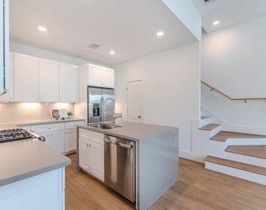 7613 Victory Reserve Street - Photo Thumbnail 32